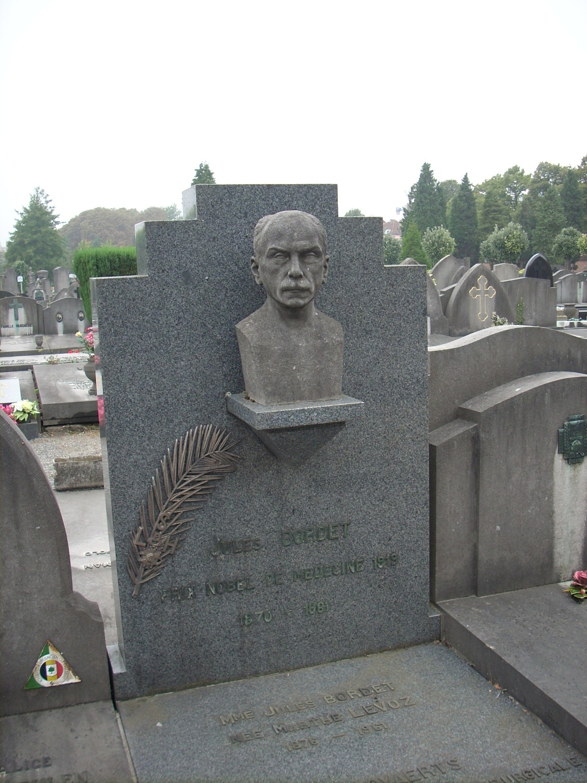 Jules Bordet tomb, Cimetière d'Ixelles, Brussels - 2.JPG